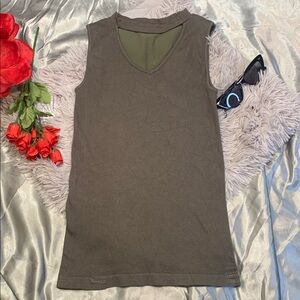 🌹Vintage Luzette • 90’s Olive Ribbed Sleeveless V-Neck Top